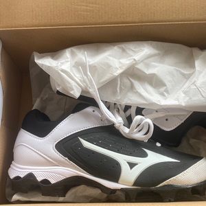 Mizuno Girls Softball Cleats US size 7